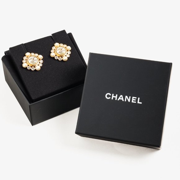 Chanel Gold-Tone Crystal and Pearl Rhinestones Squared Halo Stud Earrings - Picture 5 of 5